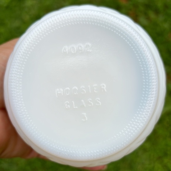 Hoosier Milk Glass #4092 Quilted Diamond Pattern Vintage Flower Bud Vase - Picture 2 of 9